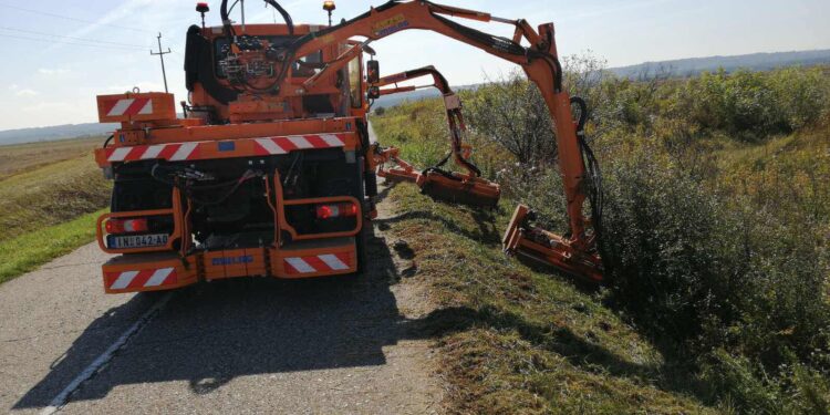Radovi na putevima u gradu  i selima