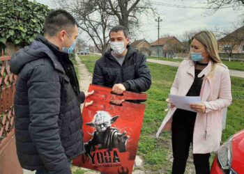 Opovački odbornici uručili pakete za novorođene bebe