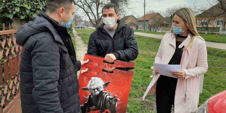 Opovački odbornici uručili pakete za novorođene bebe