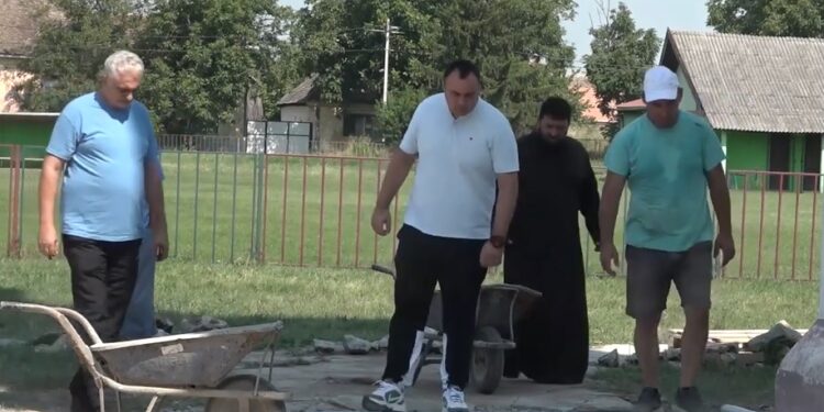 MARKOV: Uređuju se plato i staze oko crkve u Barandi, slede radovi u Sefkerinu