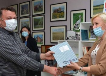 Opština Opovo uručila 13 ugovora za sufinansiranje programa i projekata udruženja građana