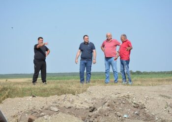 Zemljani radovi na nasipanju prilaza u ataru Barande
