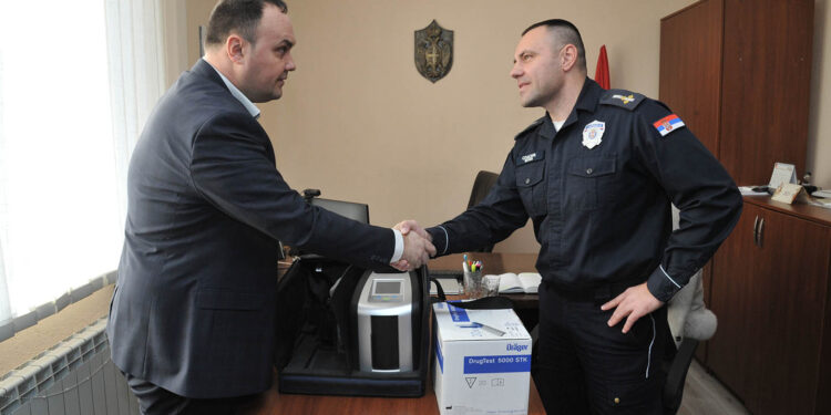 Računarska oprema i aparat za droga test Policijskoj stanici Opovo