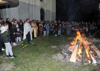 Paljenje badnjaka organizovano u sve četiri pravoslavne crkve u Opovu