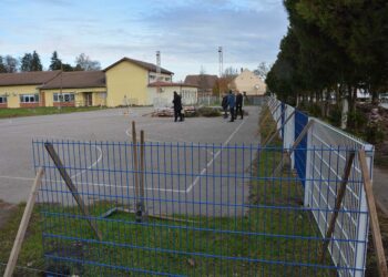 Nova ograda za rukometni teren u Opovu
