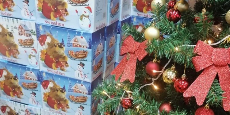 Novogodišnji paketići uručeni deci Glogonja, Kačareva, Banatskog Brestovca…