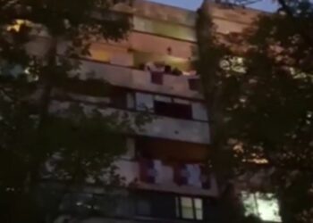 RAZGLAS VIŠE NIJE POTREBAN: Sve više Pančevaca skandira „Hej, hej Đilase, vrati pare lopove!“