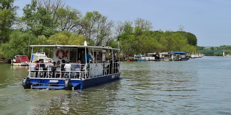 PANČEVO: Novi motori za pančevački katamaran Panuka obezbeđuju sigurniju plovidbu i proširenje turističke ponude