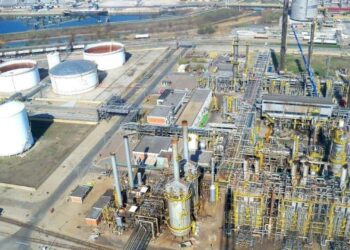 NIS preuzeo pančevačku Petrohemiju