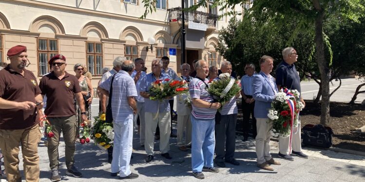 Položeni venci povodom 7. jula Dana ustanka Srbije u Drugom svetskom ratu
