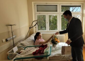 Gradonačelnik Pančeva darivao prvorođene bebe u novoj godini