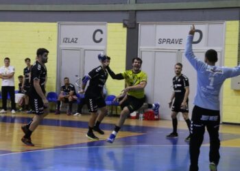 Dinamo ne da prvo mesto, pao Šamot