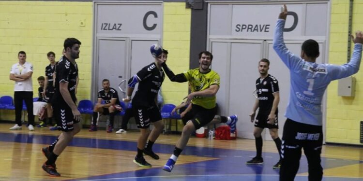 Dinamo ne da prvo mesto, pao Šamot