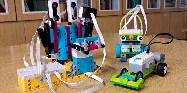 Predavanje o robotici u opovačkoj školi