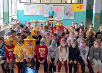 Pčelari Pančeva uz doručak s medom pričali đacima o važnosti pčela u prirodi