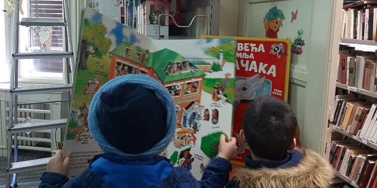Predškolci u biblioteci u Kovinu