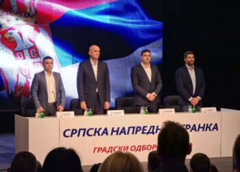 Malović i Šapić održali radni stranački sastanak sa 500 Pančevaca