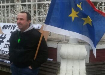 Ligaš sirotinji isključio struju jer glasaju za SNS? (VIDEO)