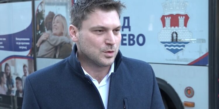 Gradonačelnik Pančeva primio buster dozu vakcine Sputnjik V, proizvedene u Srbiji
