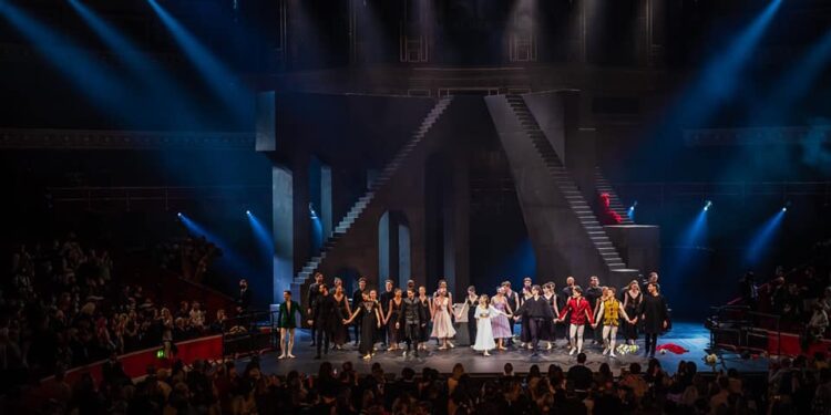 Balerina Tatjana Tatić iz Pančeva na sceni Royal Albert Hall-a u Londonu