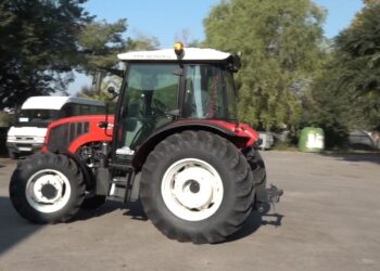 Novi traktor za Poljoprivrednu školu u Pančevu od Pokrajinskog sekretarijata (VIDEO)