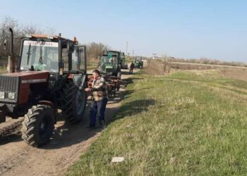 Poljoprivrednici u Kovačici ravnali atarske puteve