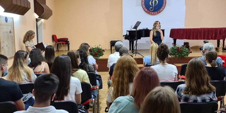 Uručene nagrade vukovcima i đacima generacije pančevačkih srednjih škola