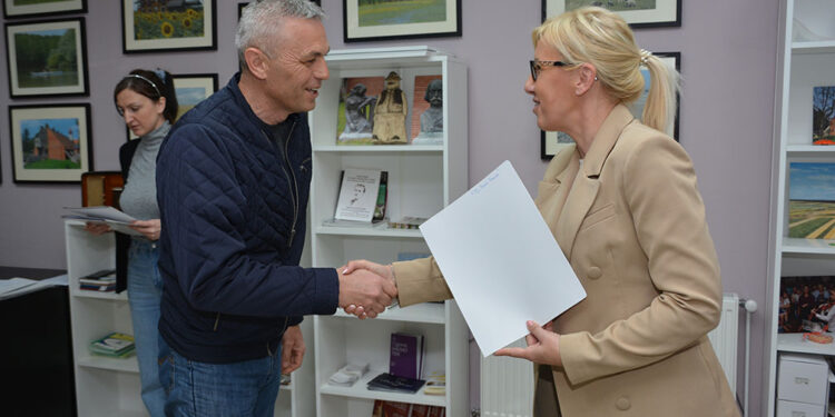 Uručeni ugovori za finansiranje programa i projekata udruženja građana u Opovu