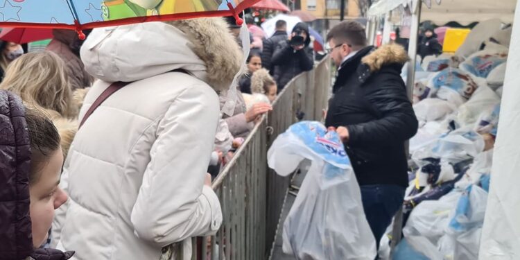 Grad Pančevo: Prijavite decu za novogodišnje paketiće