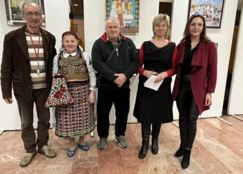 Uzdinski naivni slikari izlažu u Novom Sadu