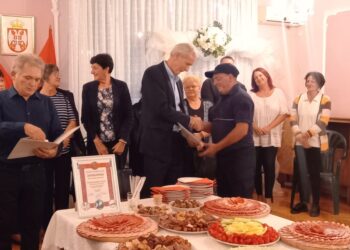 Rezanje kolača uoči Velike Gospojine u Crepaji