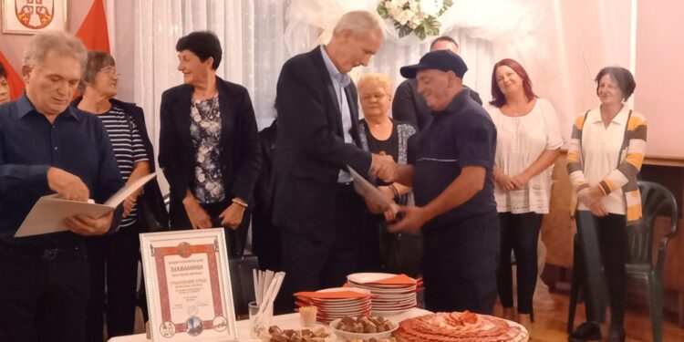 Rezanje kolača uoči Velike Gospojine u Crepaji