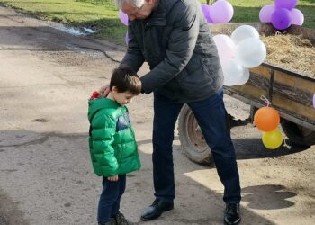 Božić Bata napunio dečije kape u Crepaji