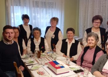 Torte za članice udruženja žena od predsednika Saveta MZ Samoš i Debeljača