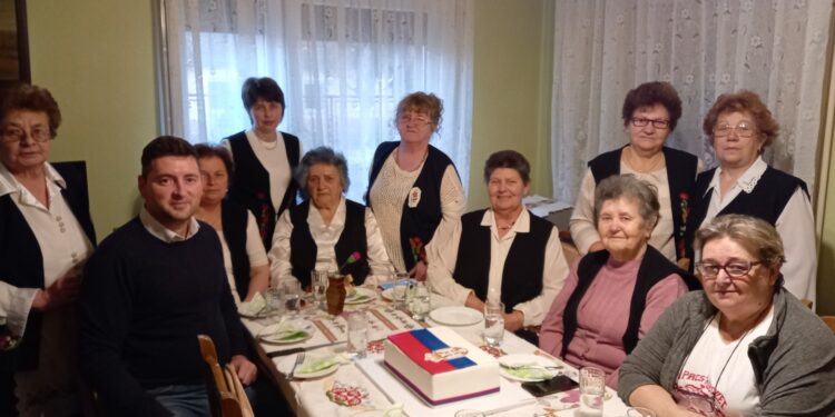 Torte za članice udruženja žena od predsednika Saveta MZ Samoš i Debeljača