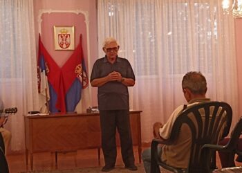 Crepajački kabare – red pesme, red šale i aplauza