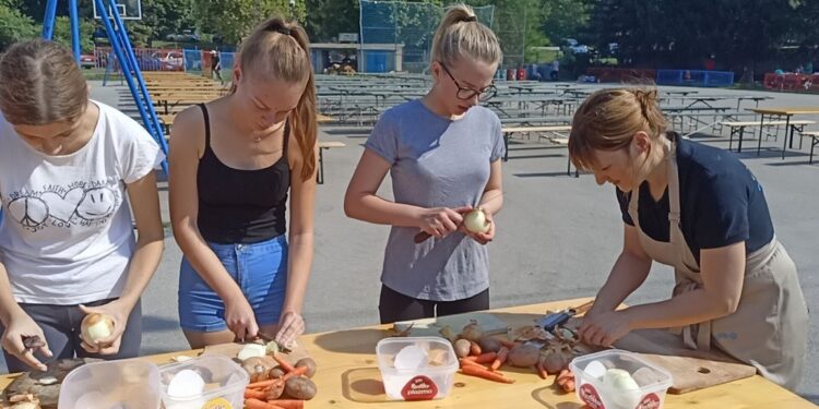 Dani Padine: Galas kuvao najbolji gulaš, Bobošova najbrža u ljuštenju povrća