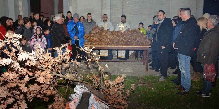 Nalaganje badnjaka u pravoslavnim crkvama Opštine Opovo