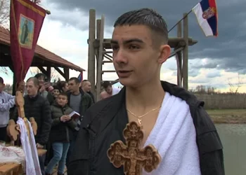 Četrnaestogodišnji Branko Topolovački pobednik plivanja za Časni krst u Crepaji