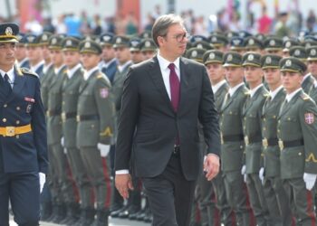 Vučić naredio hitnu upotrebu Vojske radi zaštite bezbednosti građana Šida od migranata