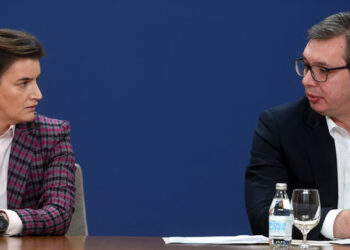 Vučić i Brnabić sa kineskim stručnjacima, obraćanje u 18h
