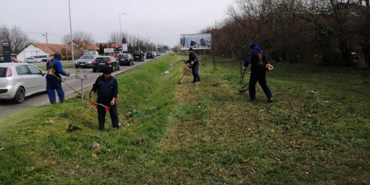 JKP Zelenilo sređuje javne površine u naseljima Strelište i Vojlovica
