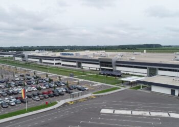 ZF usmerava proizvodnju na hibride i električna vozila