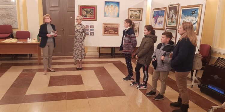 Izložba „Naivna umetnost Kovačice“ pred Kačarevcima