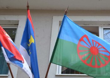 Opština Opovo podizanjem zastave obeležila Svetski dan Roma