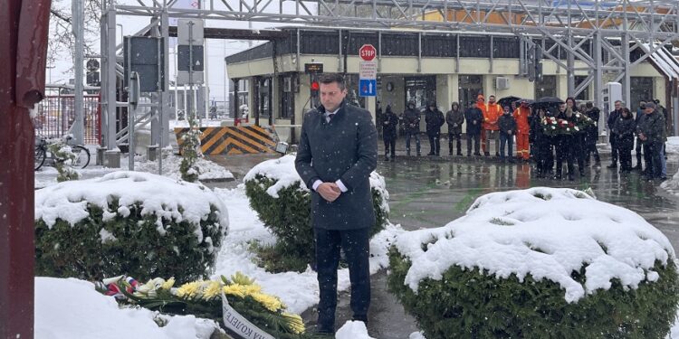 U spomen na poginule radnike položeni venci u Rafineriji nafte Pančevo