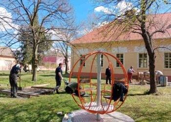 Idvor: Zajedničkim snagama za lepši dečji park