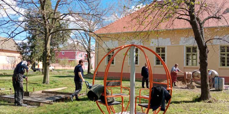 Idvor: Zajedničkim snagama za lepši dečji park