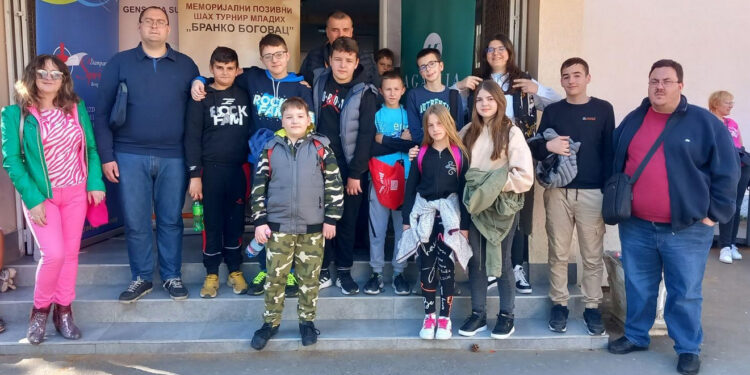 Đaci pločičke škole uspešni na šahovskom turniru u Batajnici