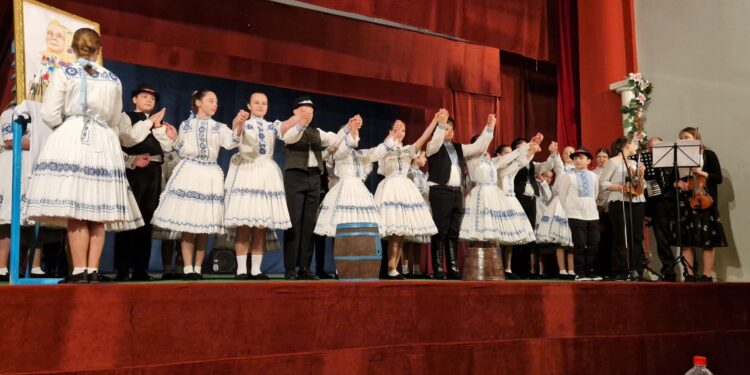 Rekordan broj učesnika na Smotri horova, orkestara i folklora u Kovačici